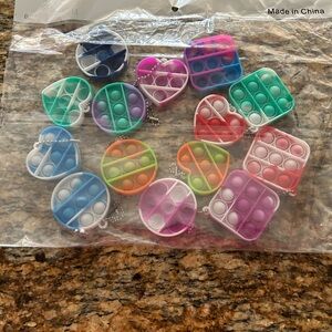 14 differents shapes of pop up keychain beautiful with different colors